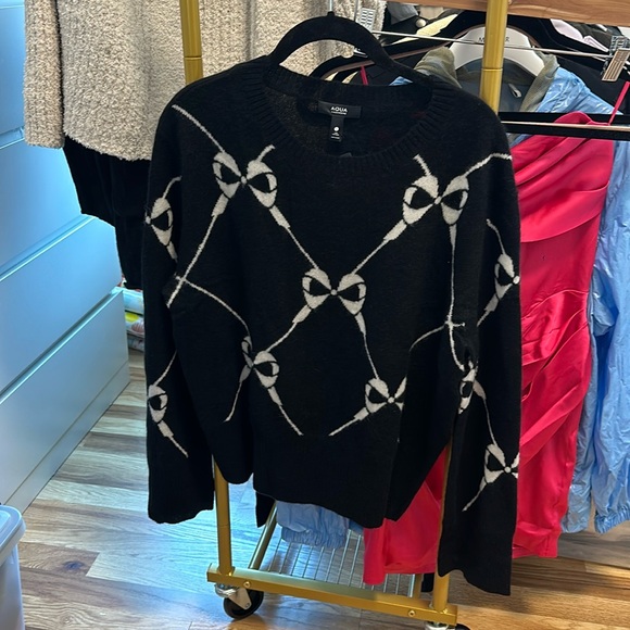 Aqua 100% Cashmere Black Sweater with Bows size small - NWT MSRP $198 - Picture 1 of 6